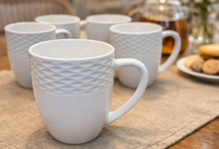 LOT DE TASSES EN CÉRAMIQUE (06)