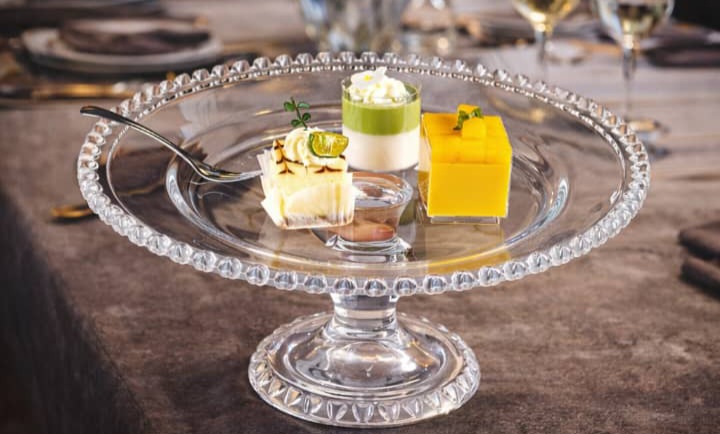 PRÉSENTOIR À GÂTEAU EN CRISTAL – ÉLÉGANCE GARANTIE ! 