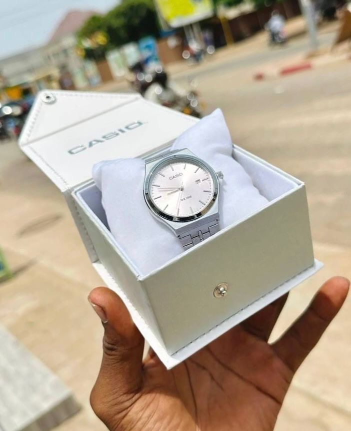 Montre de qualité premium - 12,500 FCFA Montre de qualité premium - Montre pour homme et femme - Nov shopping